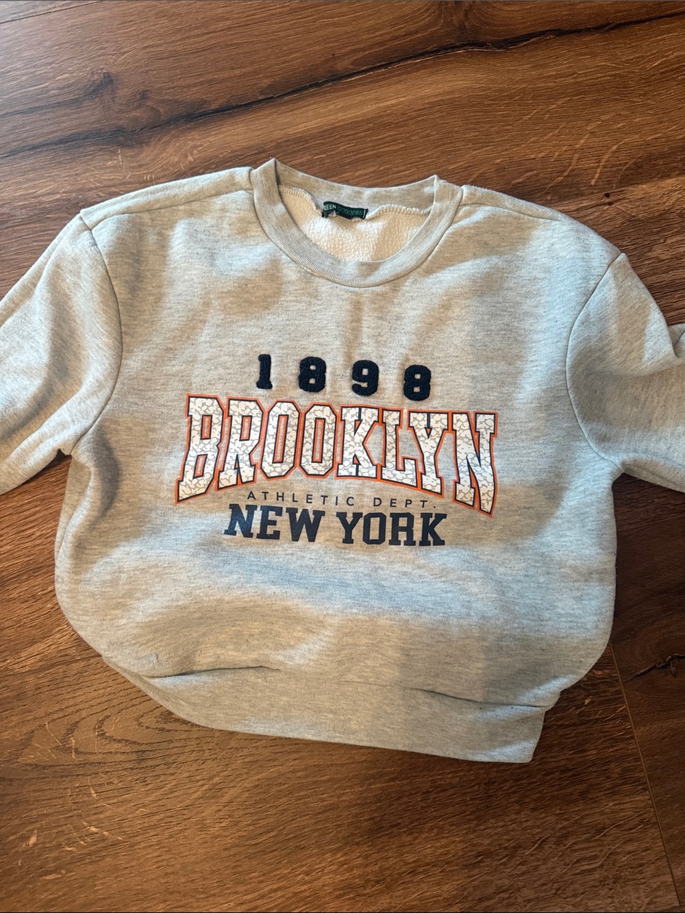 Sweatshirt